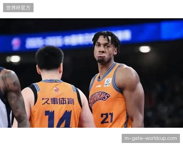 上海队新援哈桑·怀特塞德以内线高度优势，显著提升球队的进攻篮板效率